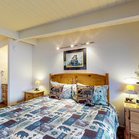Many Springs Lakefront Condos Bigfork Extérieur photo