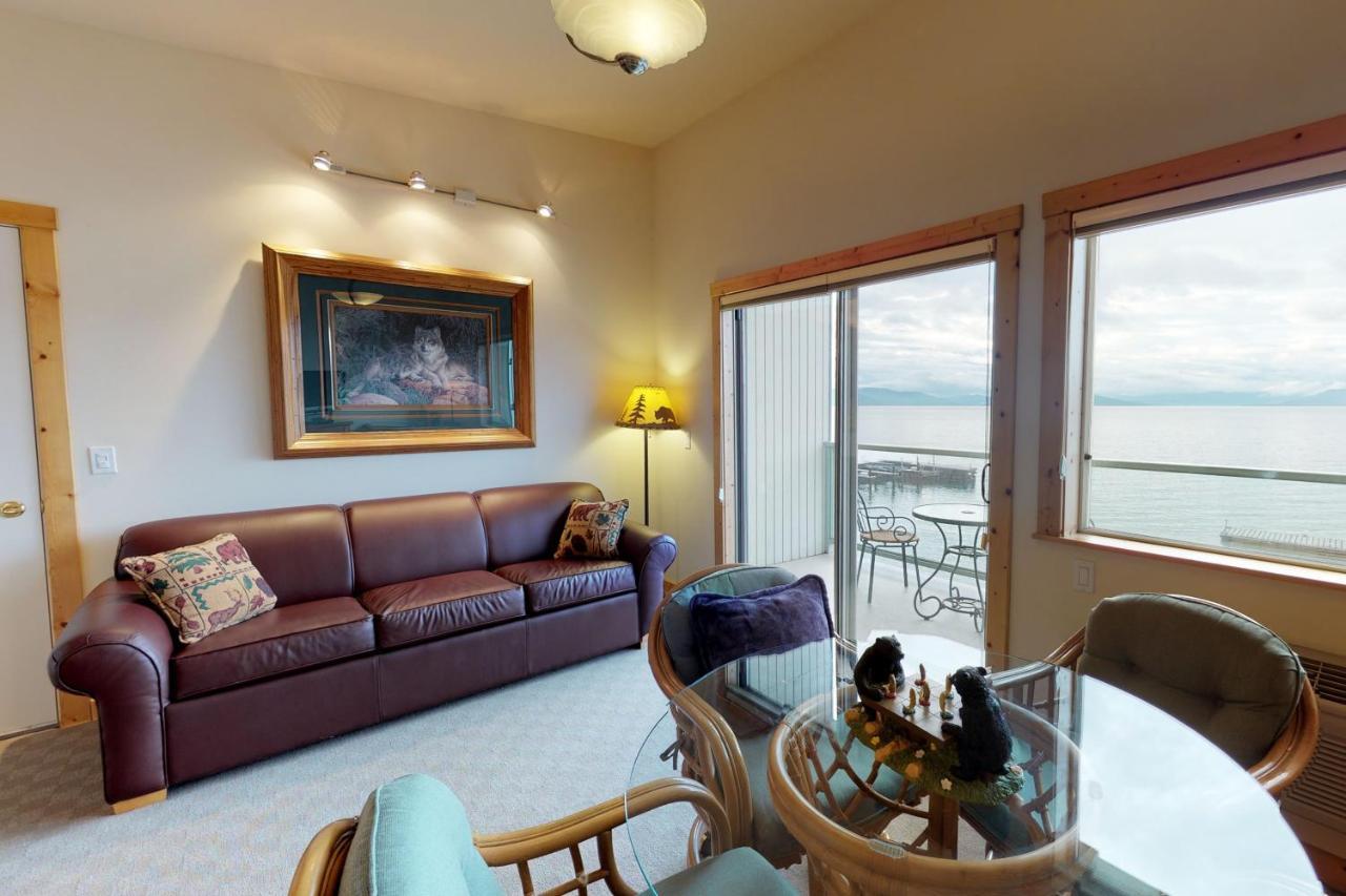 Many Springs Lakefront Condos Bigfork Chambre photo