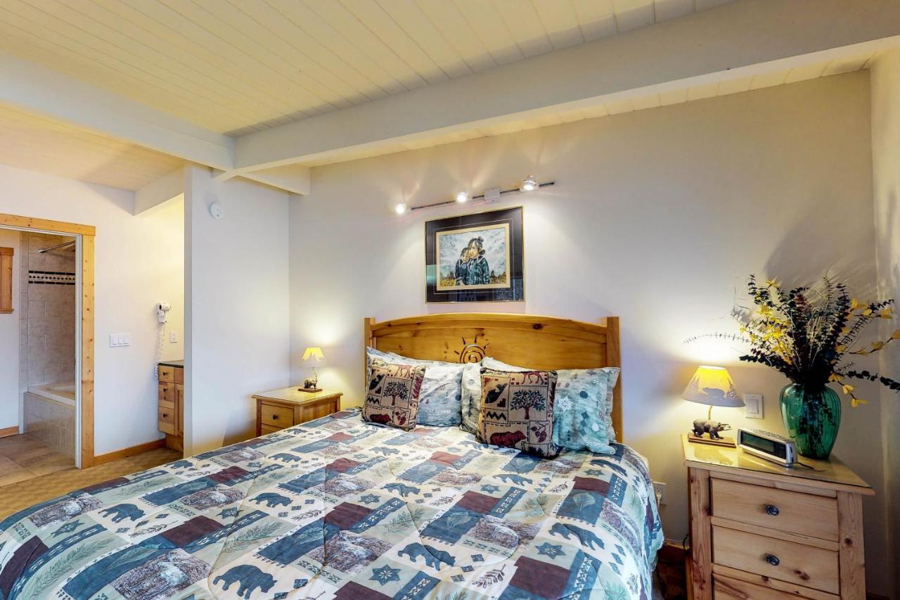 Many Springs Lakefront Condos Bigfork Extérieur photo