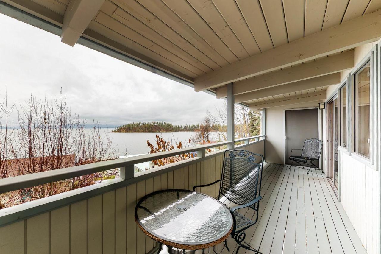 Many Springs Lakefront Condos Bigfork Chambre photo
